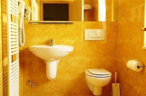 Albergo Al Caminetto Torbole Sul Garda Kültér fotó